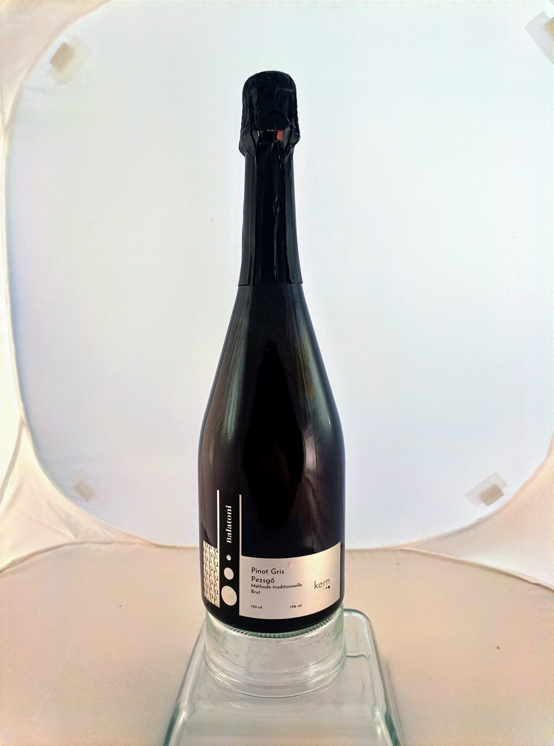 Balatoni Pinot Gris sparkling wine – Kern Pincészet